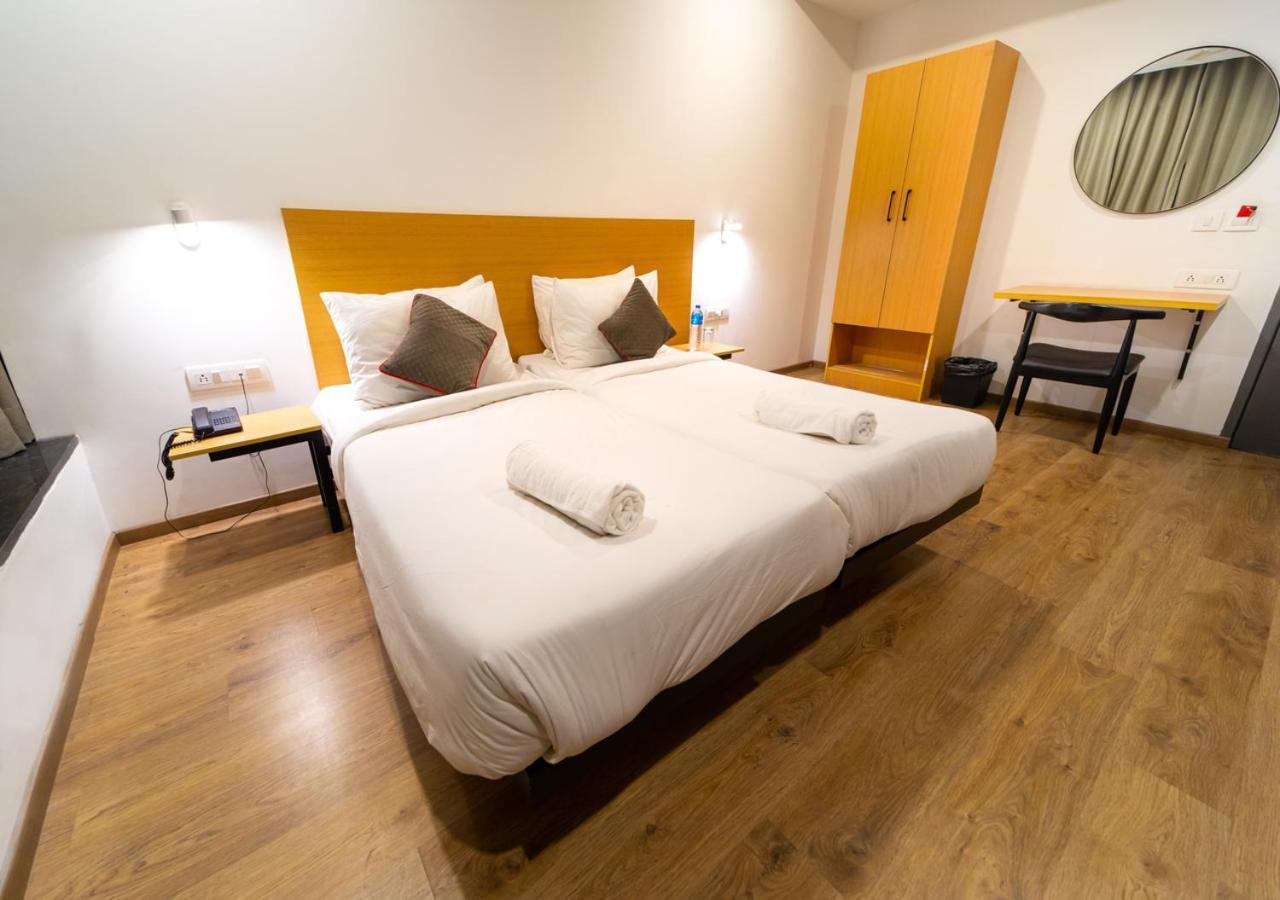 The Park Infinity Hotel Сурат Екстериор снимка